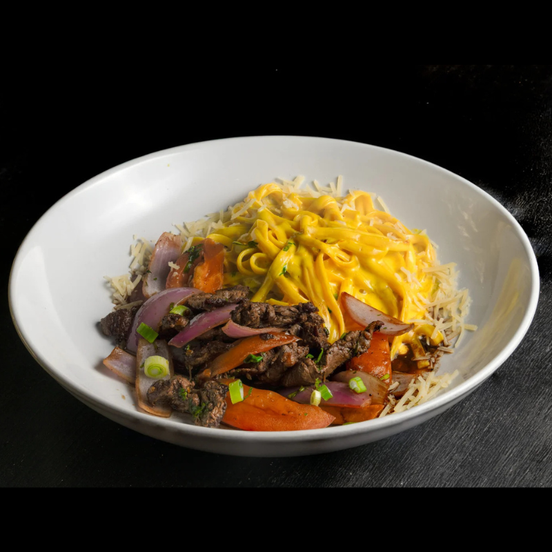 Fettuccine Huancaina Con Lomo Saltado